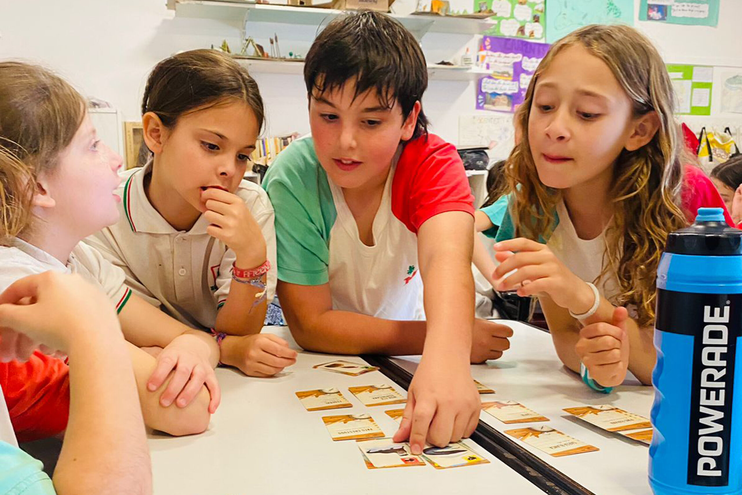 niños jugando Expedición Humedales